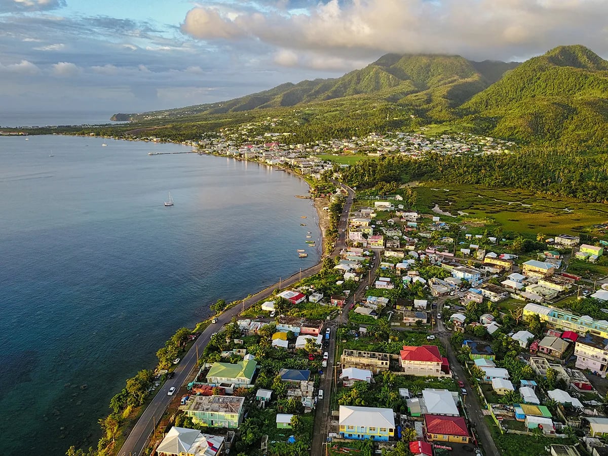 Aerial view of Portsmouth, Dominica — Prince Rupert Bay and lush green mountains