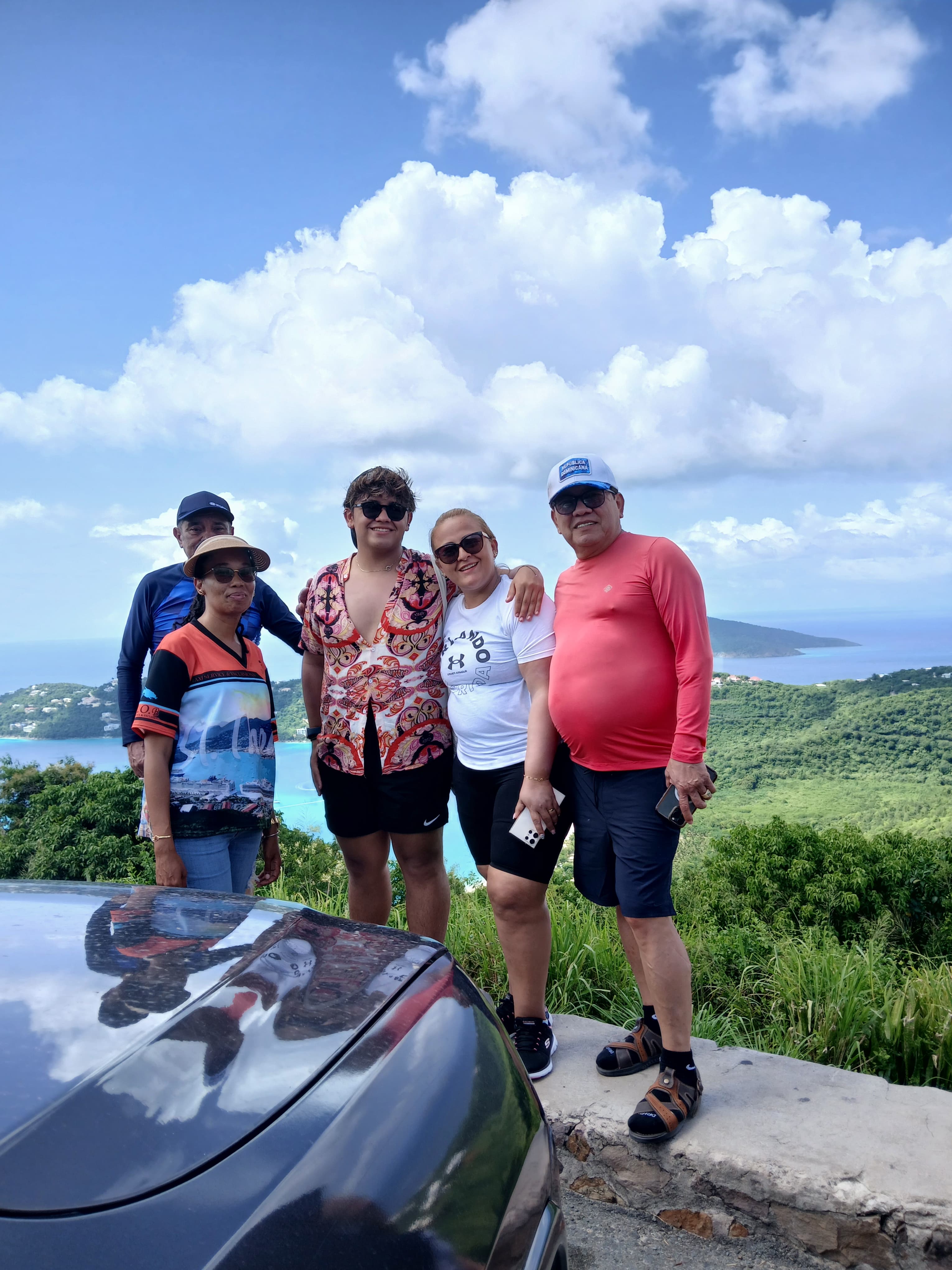 Saint Thomas Island Tour with Shopping Sightseeing and Beach Time - Image 4